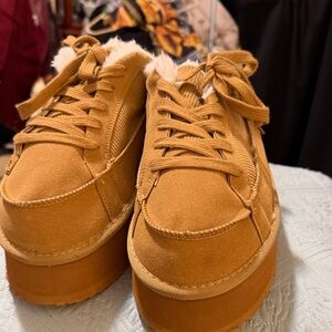 AKIRA Tan Faux Fur Lined Sneakers